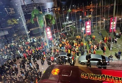 Cảnh tượng hỗn loạn, CĐV biểu tình ở bóng đá Malaysia
