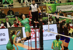 Thanh Thuý và Gunma Green Wings trải qua 5 set nghẹt thở với Hisamitsu Springs