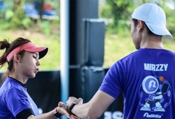 Khoảng cách từ tay vợt chuyên nghiệp đến huấn luyện viên pickleball