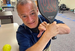 Cổ tay bị đau khi chơi pickleball? Nguyên nhân và cách hồi phục