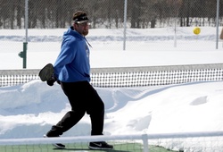 Giữ ấm, thoải mái và thi đấu pickleball hiệu quả khi thời tiết lạnh dần