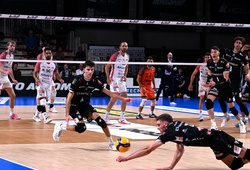 Milano toát mồ hôi tại giải bóng chuyền VĐQG Ý