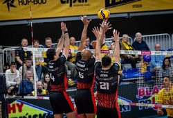 Resovia ngược dòng ấn tượng; Bełchatów và Warszawa thắng dễ tại PlusLiga