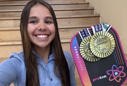 Vận động viên 13 tuổi khuấy đảo làng pickleball Mỹ với chức vô địch thế giới