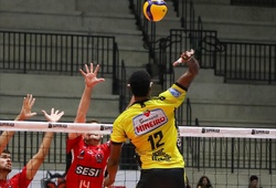 Praia Clube duy trì phong độ hoàn hảo, Minas có chiến thắng đầu tiên tại Superliga