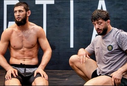 Arman Tsarukyan vật lộn với quá trình cắt cân, được Khamzat Chimaev hỗ trợ trước thềm đại chiến Dan Hooker