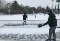 Pickleball trên băng có thật sự là một môn thể thao?