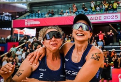 Carol & Rebecca làm nên kỳ tích – lần đầu tiên bước lên bục World Championship