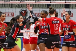 Sesi Bauru thắng áp đảo Tijuca, tiếp tục bám đuổi nhóm đầu Superliga nữ Brazil