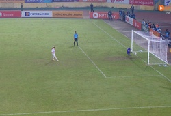 Trọng tài Lê Vũ Linh “khổ sở” ở trận CAHN vs Thể Công Viettel