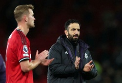 Ruben Amorim nói "cầu thủ Man Utd cần... tát nhau" như Everton