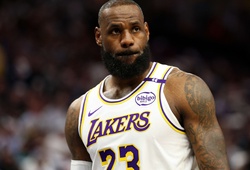 Mất DeAndre Ayton, Lakers cần LeBron James tái hiện vai trò trung phong như năm 2021?