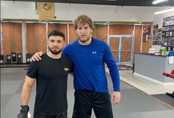 Arman Tsarukyan tập luyện cùng nhà vô địch Olympic 