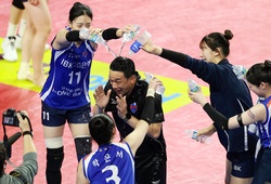 Huấn luyện viên Yeo Oh-hyun dẫn dắt IBK giành chiến thắng đầu tiên với tư cách tạm quyền