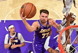 Sự cố hy hữu tại NBA Cup: Sân đấu Lakers bị cấm sử dụng ngay trước giờ G vì quá trơn