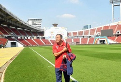 Sân Rajamangala nơi U22 Việt Nam và U22 Thái Lan thi đấu phải đi... mượn đèn chiếu sáng