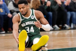 Vừa rộ tin đồn chuyển nhượng, Giannis Antetokounmpo lại dính chấn thương bắp chân phải