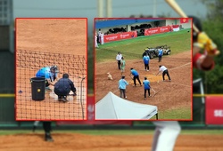 Sự thật vụ "dùng... khăn thấm nước" mặt sân bóng chày nơi đội tuyển Việt Nam thi đấu ở SEA Games 2025