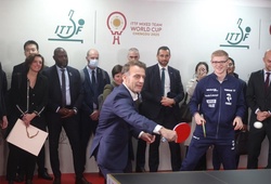 Tổng thống Pháp gặp gỡ tuyển bóng bàn Trung Quốc và Pháp dự ITTF Mixed Team World Cup tại Thành Đô