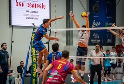 Castellana Grotte bứt phá mạnh mẽ, tạo khoảng cách an toàn