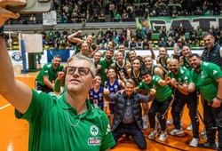 Panathinaikos bứt phá ngoạn mục trước Olympiacos ở trận derby “nảy lửa” Hy Lạp