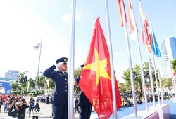 Quốc kỳ Việt Nam bay cao tiếp lửa cho các VĐV tranh tài SEA Games 33