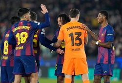 Barcelona thắng sít sao nhờ cú đúp đánh đầu của một trung vệ