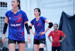 Đội tuyển bóng chuyền nữ Việt Nam tập buổi đầu tiên trên đất Thái Lan