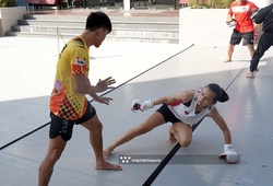Nguyễn Trần Duy Nhất "luyện công" cho học trò trước khi thi đấu MMA ở SEA Games 33