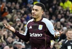 Cú đúp của Rogers giúp Aston Villa đánh bại MU và thu hẹp khoảng cách với Arsenal