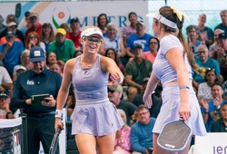 Anna Waters và Jorja Johnson quét sạch Black – Parenteau, giành HCV đôi nữ trong lần đầu kết hợp