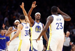 Warriors xóa tan nghi ngờ về mâu thuẫn nội bộ, thắng thuyết phục Mavericks trong ngày Giáng sinh