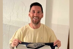 Bức ảnh Messi mặc áo đấu của một câu lạc bộ hạng dưới gây xôn xao dư luận
