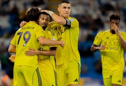 Cristiano Ronaldo ghi bàn bằng... lưng và khép lại năm 2025 bằng con số ấn tượng