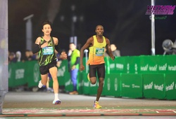 Nguyễn Trung Cường và Edwin Kiptoo đua cực "gắt" phía sau Hoàng Nguyên Thanh ở đường chạy VIHM 2026