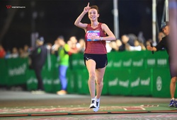 Tòng Văn Hoàng bứt tốc ngoạn mục giành HCV 10km, Thu Hằng đăng quang thuyết phục tại VIHM 2026