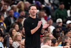 HLV JJ Redick thừa nhận cầu thủ Lakers "bỏ ngoài tai" chỉ đạo chiến thuật
