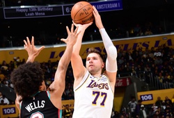Luka Doncic ném 2 quả 3 điểm kết liễu, LA Lakers ngược dòng hạ Memphis Grizzlies 