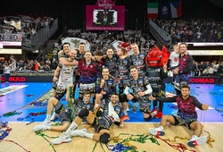 Perugia giành chiến thắng quan trọng, duy trì cuộc đua căng thẳng ở SuperLega