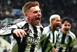 "Newcastle ngược dòng kịch tính nhờ bàn quyết định muộn nhất lịch sử Ngoại hạng Anh