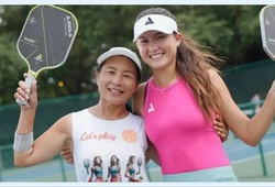 Pickle Peacock: Mẹ Anna Bright và câu chuyện thời trang pickleball đầy sắc màu