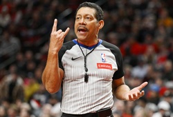 Trọng tài "vui tính" nhất NBA Bill Kennedy dính chấn thương khi đang làm nhiệm vụ, chưa rõ ngày trở lại