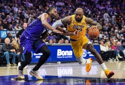Sacramento Kings "troll" LeBron James không thương tiếc sau khi phá hỏng ngày ra mắt áo đấu kỷ lục