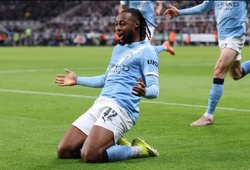 Tân binh Semenyo giúp Man City giành lợi thế ở bán kết Carabao Cup