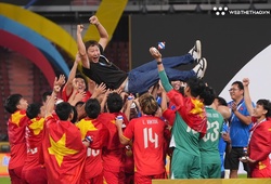 Thành tích vô tiền khoáng hậu giúp HLV Kim Sang Sik tiến gần Cúp Chiến thắng 2025