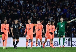 HLV Flick lên tiếng đầy phẫn nộ về trọng tài sau trận thua của Barcelona