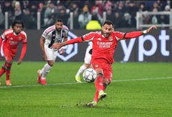 Tiền đạo của Benfica đá hỏng một trong những quả phạt đền tệ nhất lịch sử Champions League