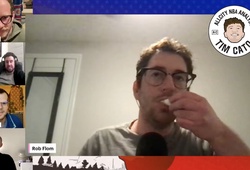 Màn "cá cược" trên mạng xã hội: CĐV LA Clippers phải ăn giấy vì đội nhà thắng quá nhiều