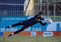 Thủ môn Cao Văn Bình nếm trải thất bại ngày trở lại V.League