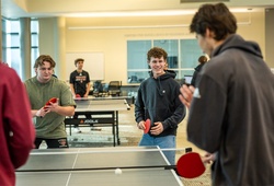 Giải bóng bàn gắn kết cộng đồng Đại học Davenport